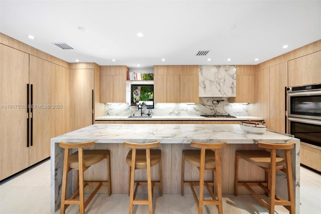 Miami Beach, Florida, 33140, United States, 4 Bedrooms Bedrooms, ,3 BathroomsBathrooms,Residential,For Sale,1997858