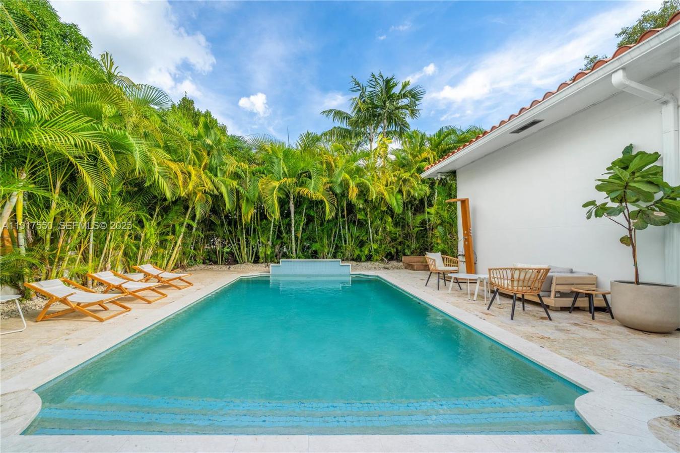 Miami Beach, Florida, 33140, United States, 4 Bedrooms Bedrooms, ,3 BathroomsBathrooms,Residential,For Sale,1997858