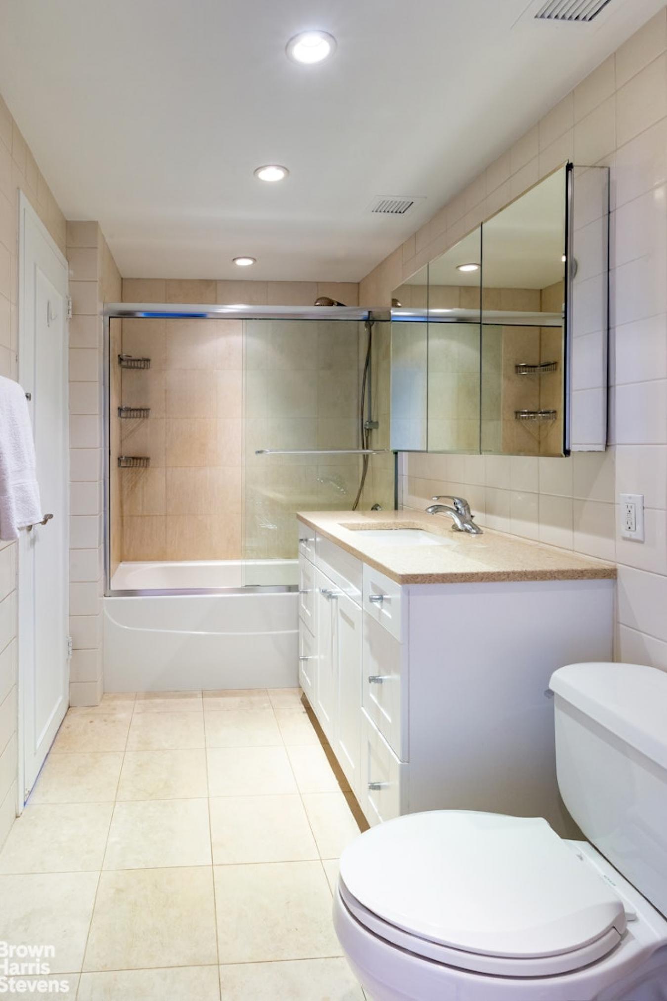 West Village, New York, 10014, United States, 2 Bedrooms Bedrooms, ,2 BathroomsBathrooms,Residential,For Sale,1995495