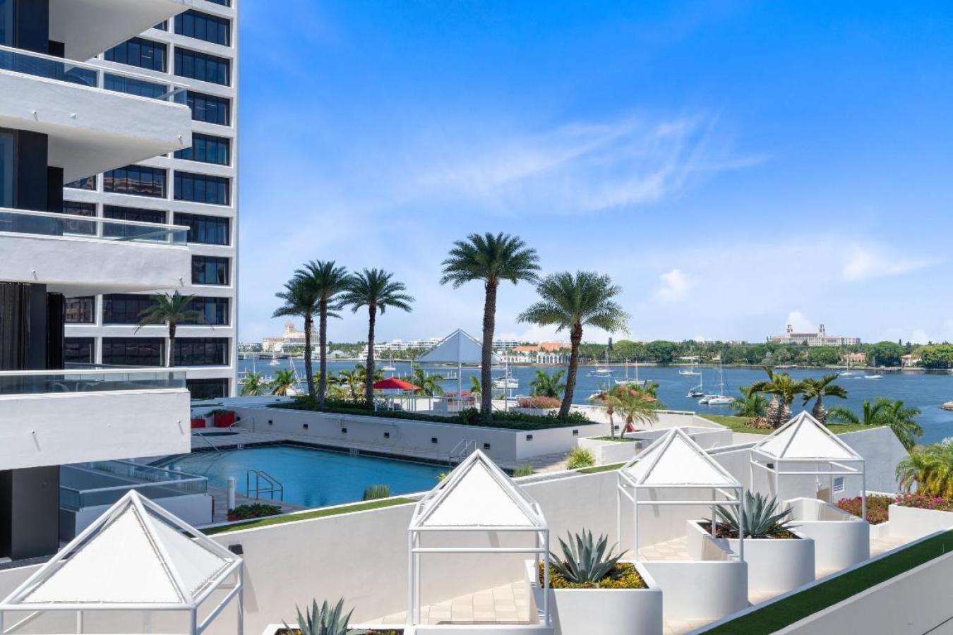 West Palm Beach, Florida, 33401, United States, 2 Bedrooms Bedrooms, ,2 BathroomsBathrooms,Residential,For Sale,1995496