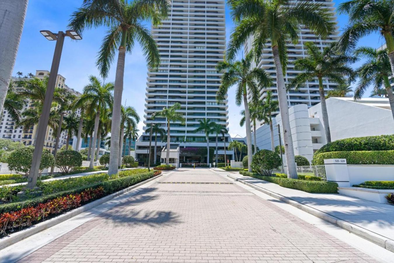 West Palm Beach, Florida, 33401, United States, 2 Bedrooms Bedrooms, ,2 BathroomsBathrooms,Residential,For Sale,1995496