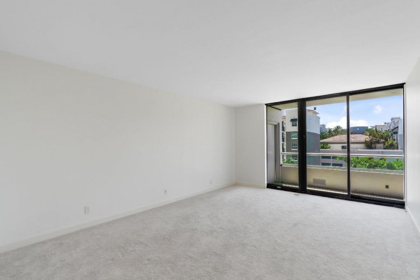 West Palm Beach, Florida, 33401, United States, 2 Bedrooms Bedrooms, ,2 BathroomsBathrooms,Residential,For Sale,1995496