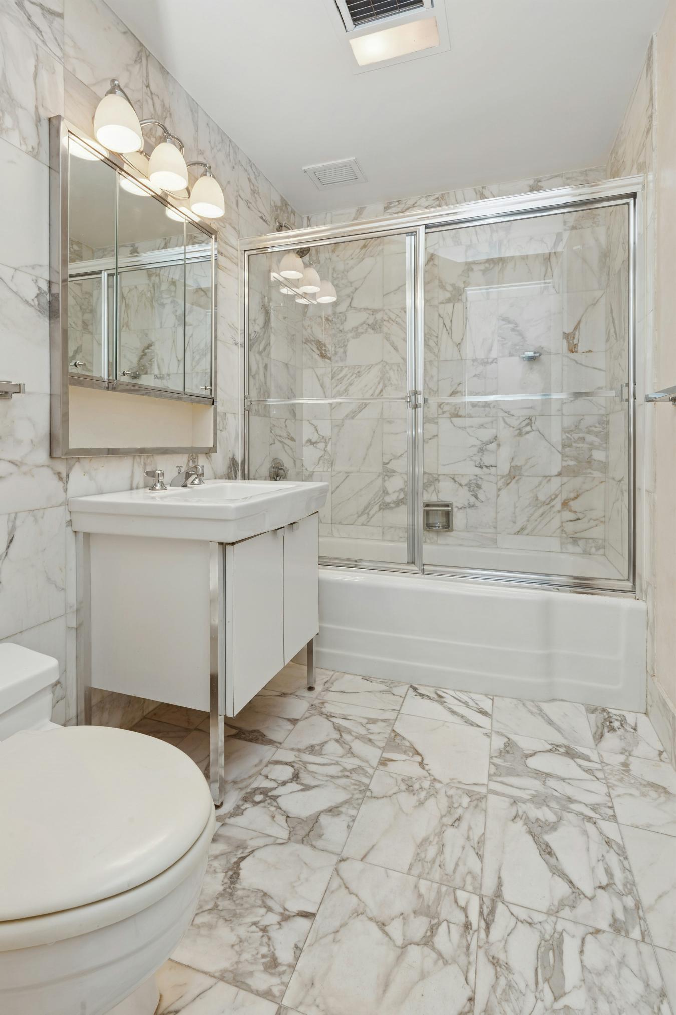 New York, New York, 10017, United States, 3 Bedrooms Bedrooms, ,3 BathroomsBathrooms,Residential,For Sale,1995494