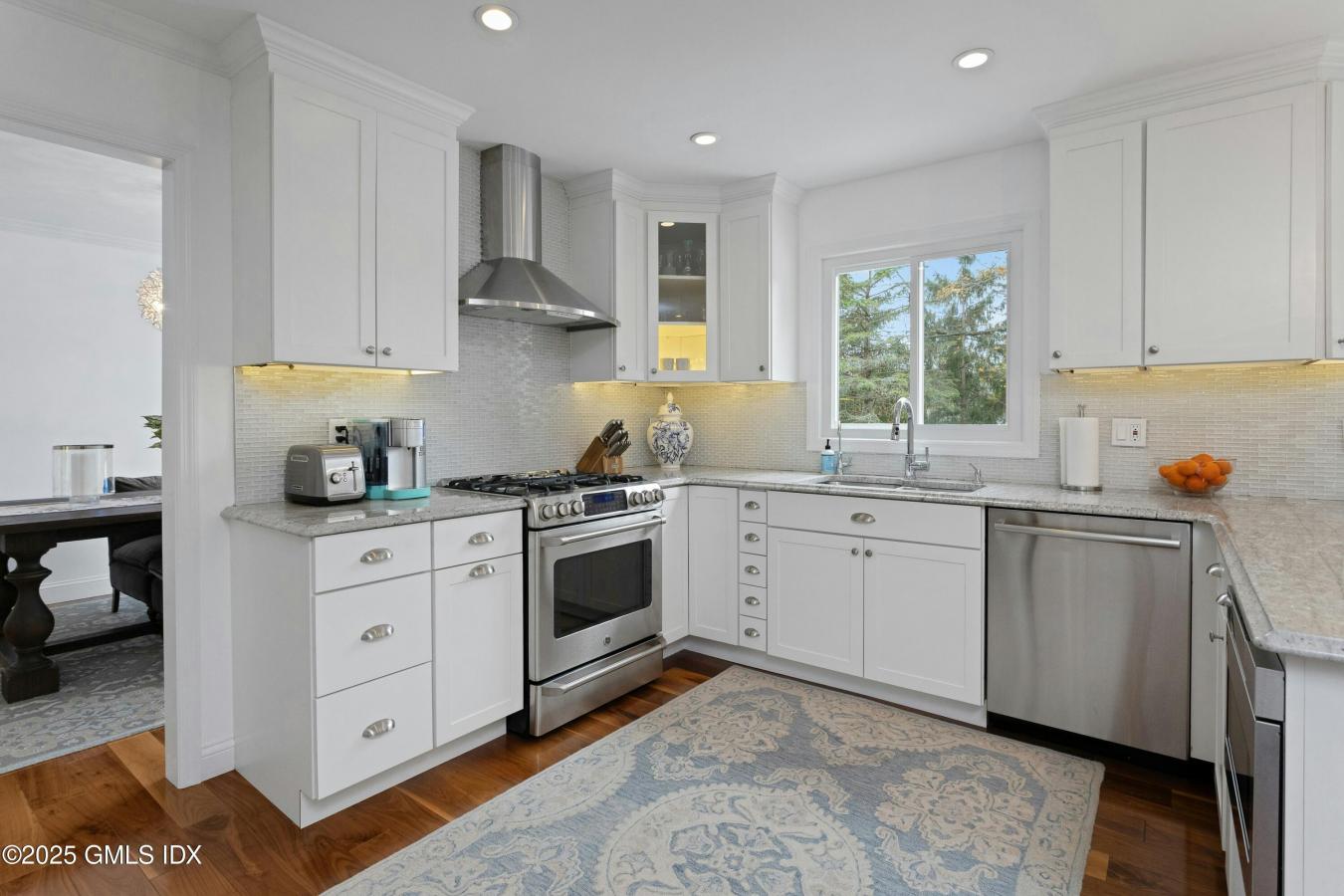 Greenwich, Connecticut, 06831, United States, 3 Bedrooms Bedrooms, ,2 BathroomsBathrooms,Residential,For Sale,2012433