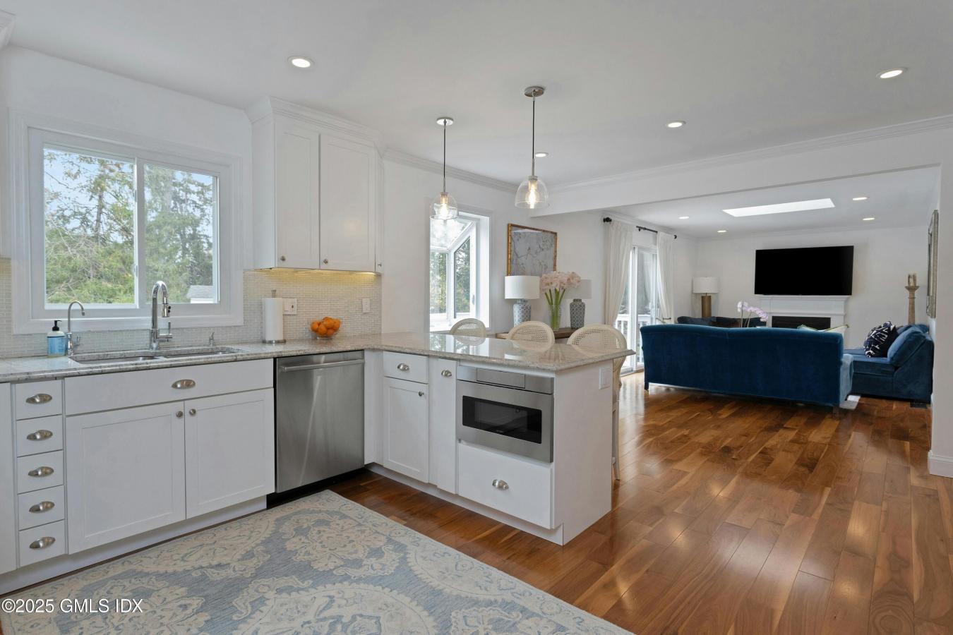 Greenwich, Connecticut, 06831, United States, 3 Bedrooms Bedrooms, ,2 BathroomsBathrooms,Residential,For Sale,2012433