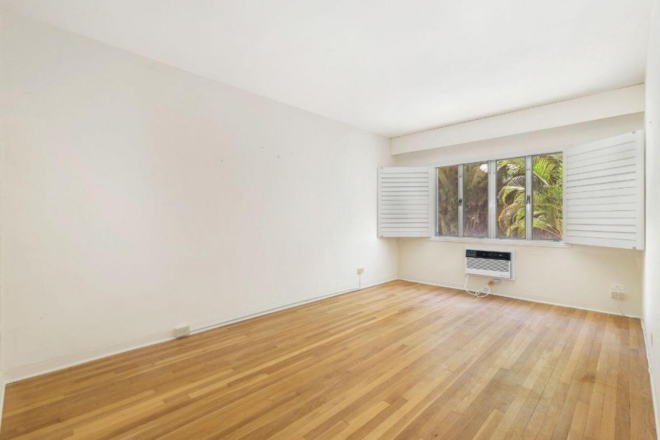 Palm Beach, Florida, 33480, United States, 2 Bedrooms Bedrooms, ,1 BathroomBathrooms,Residential,For Sale,1995489