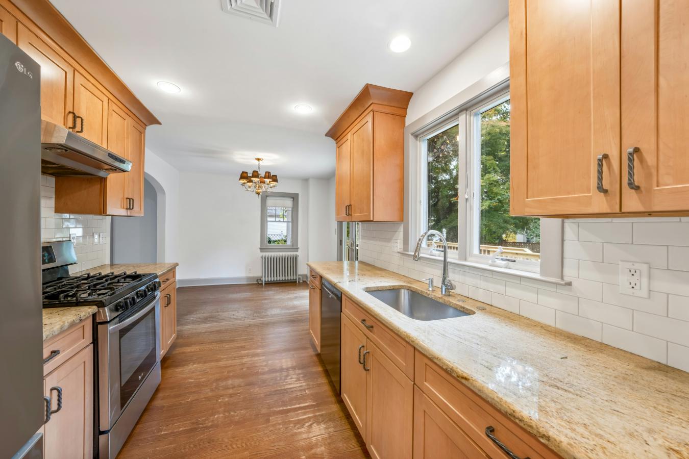 Bronxville, New York, 10708, United States, 3 Bedrooms Bedrooms, ,2 BathroomsBathrooms,Residential,For Sale,1995487
