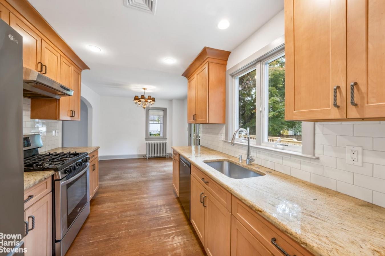 Bronxville, New York, 10708, United States, 3 Bedrooms Bedrooms, ,2 BathroomsBathrooms,Residential,For Sale,1995487
