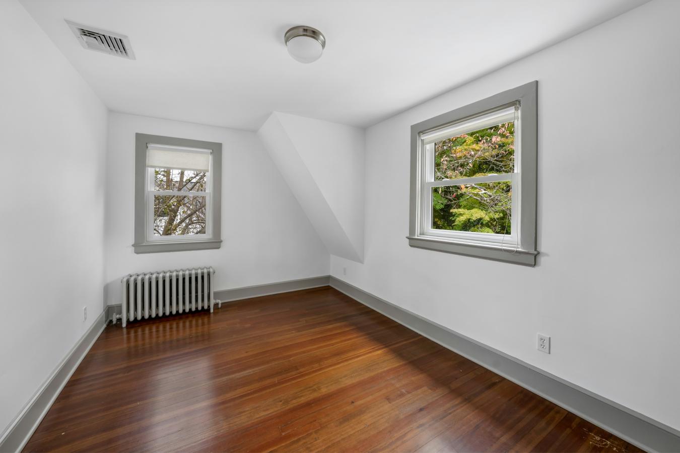 Bronxville, New York, 10708, United States, 3 Bedrooms Bedrooms, ,2 BathroomsBathrooms,Residential,For Sale,1995487