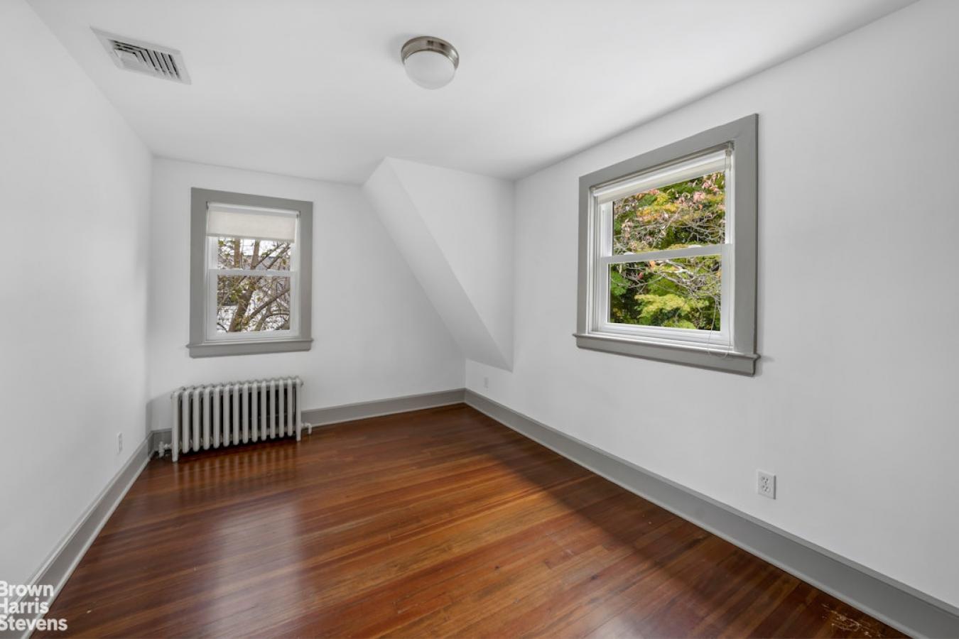 Bronxville, New York, 10708, United States, 3 Bedrooms Bedrooms, ,2 BathroomsBathrooms,Residential,For Sale,1995487