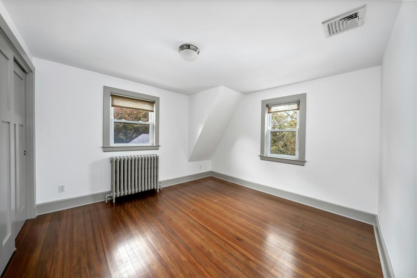 Bronxville, New York, 10708, United States, 3 Bedrooms Bedrooms, ,2 BathroomsBathrooms,Residential,For Sale,1995487