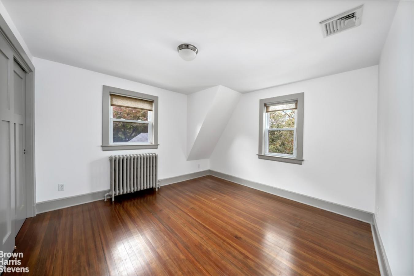 Bronxville, New York, 10708, United States, 3 Bedrooms Bedrooms, ,2 BathroomsBathrooms,Residential,For Sale,1995487