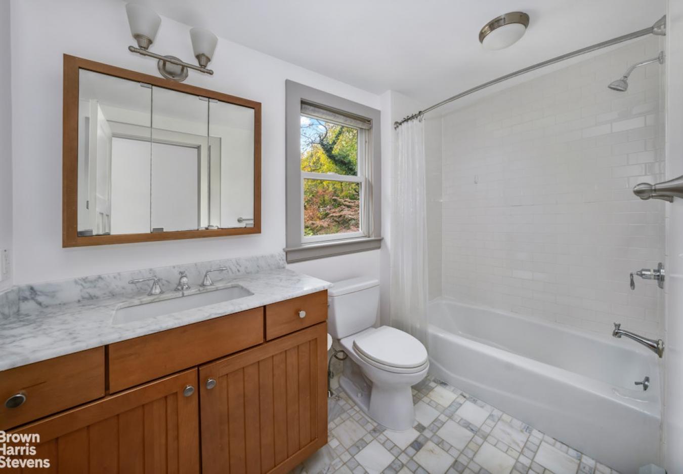 Bronxville, New York, 10708, United States, 3 Bedrooms Bedrooms, ,2 BathroomsBathrooms,Residential,For Sale,1995487