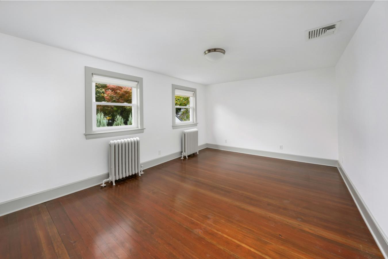 Bronxville, New York, 10708, United States, 3 Bedrooms Bedrooms, ,2 BathroomsBathrooms,Residential,For Sale,1995487