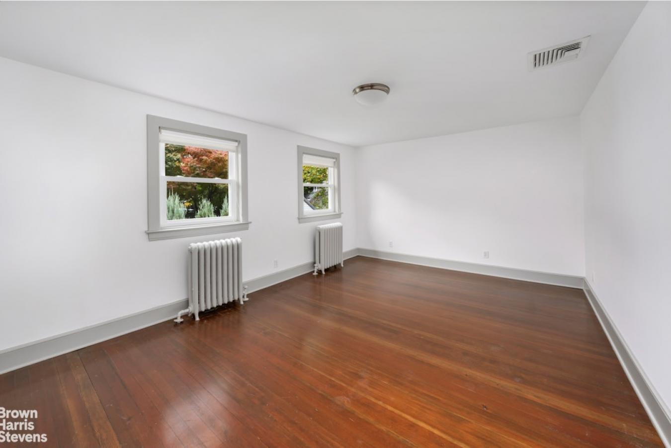 Bronxville, New York, 10708, United States, 3 Bedrooms Bedrooms, ,2 BathroomsBathrooms,Residential,For Sale,1995487