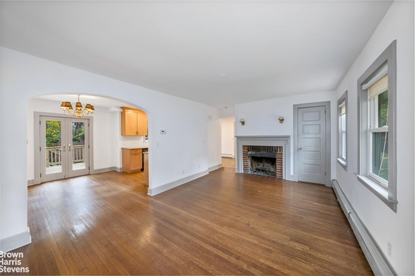Bronxville, New York, 10708, United States, 3 Bedrooms Bedrooms, ,2 BathroomsBathrooms,Residential,For Sale,1995487