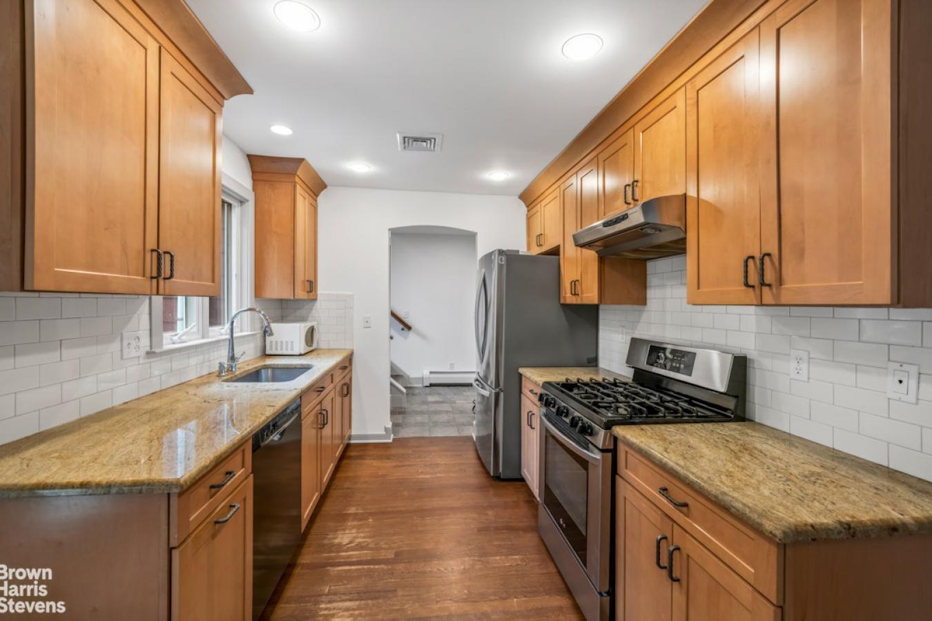 Bronxville, New York, 10708, United States, 3 Bedrooms Bedrooms, ,2 BathroomsBathrooms,Residential,For Sale,1995487