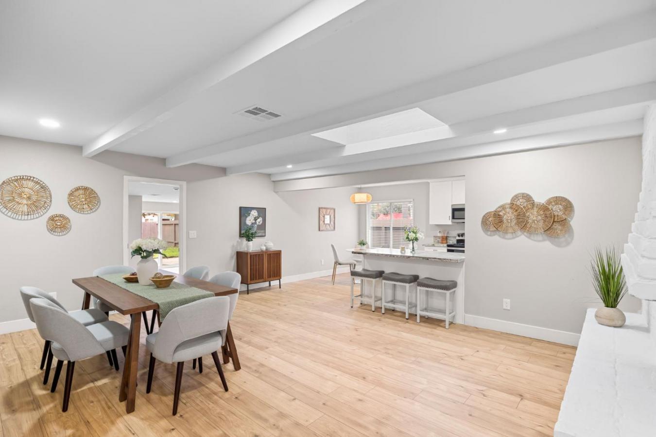 Sacramento, Sacramento, 95815, United States, 4 Bedrooms Bedrooms, ,3 BathroomsBathrooms,Residential,For Sale,1996537