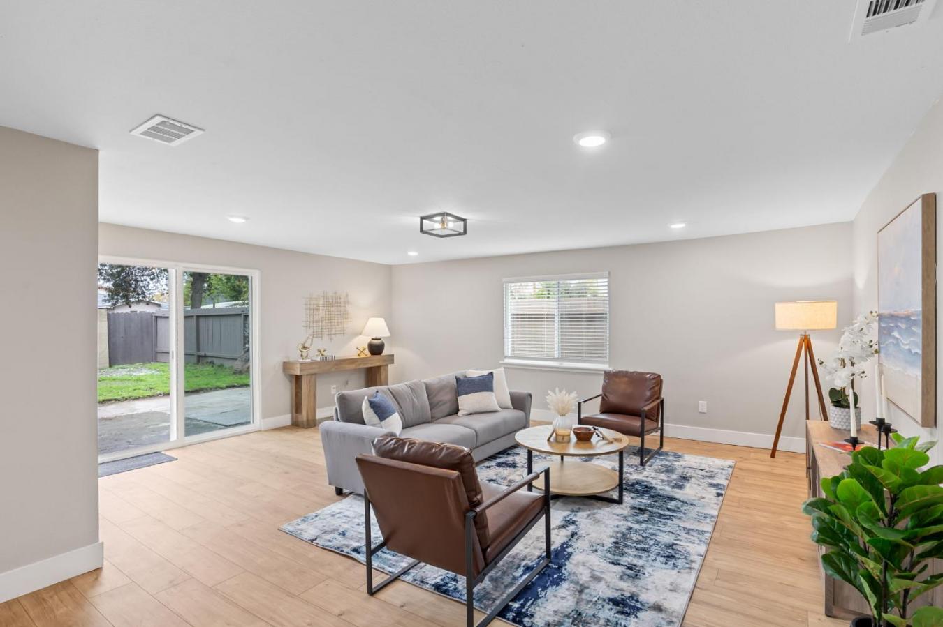 Sacramento, Sacramento, 95815, United States, 4 Bedrooms Bedrooms, ,3 BathroomsBathrooms,Residential,For Sale,1996537