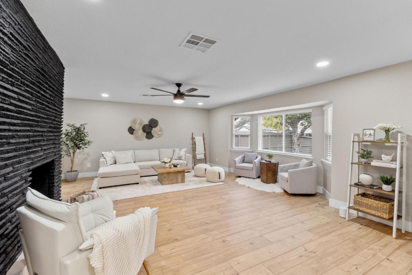 Sacramento, Sacramento, 95815, United States, 4 Bedrooms Bedrooms, ,3 BathroomsBathrooms,Residential,For Sale,1996537