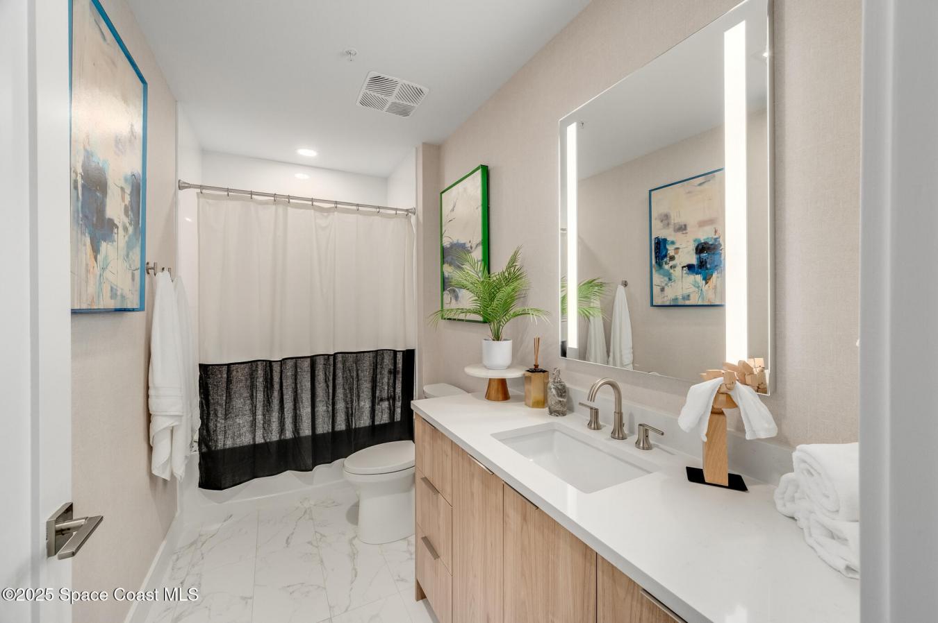 Welcome to one of Cocoa Beachs finest most recently built, State of th – image 8