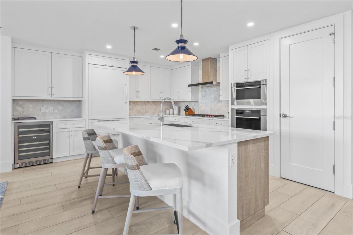 SARASOTA, Sarasota, 34242, United States, 2 Bedrooms Bedrooms, ,2 BathroomsBathrooms,Residential,For Sale,1996534