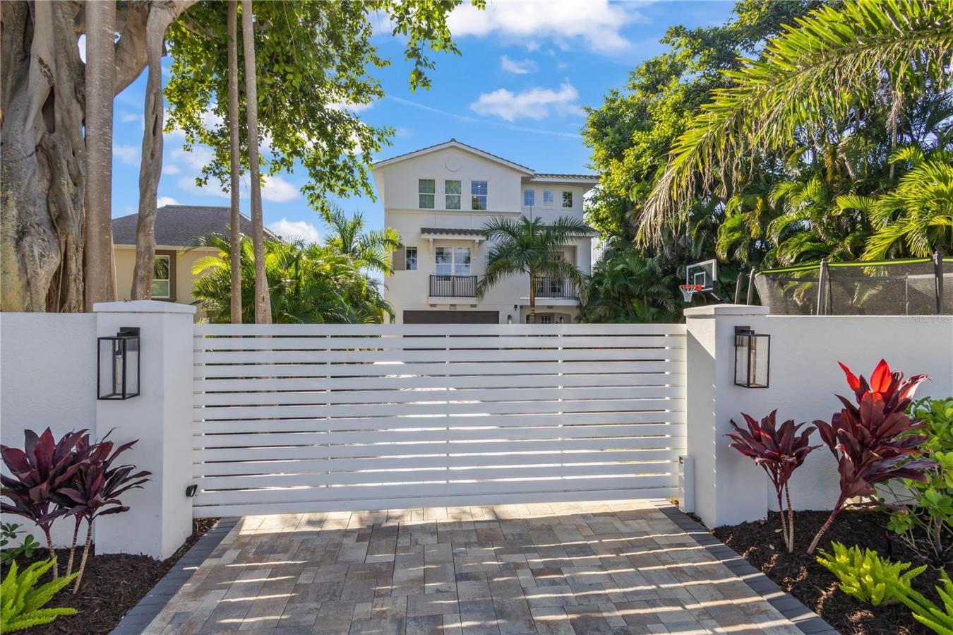 SARASOTA, Sarasota, 34242, United States, 5 Bedrooms Bedrooms, ,5 BathroomsBathrooms,Residential,For Sale,1996532