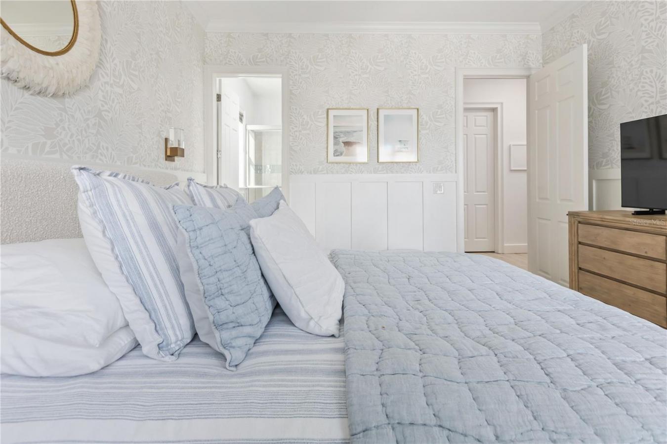 8008 MIDNIGHT PASS ROAD, SARASOTA, Sarasota, 34242, United States, 5 Bedrooms Bedrooms, ,5 BathroomsBathrooms,Residential,For Sale,8008 MIDNIGHT PASS ROAD,A4672889