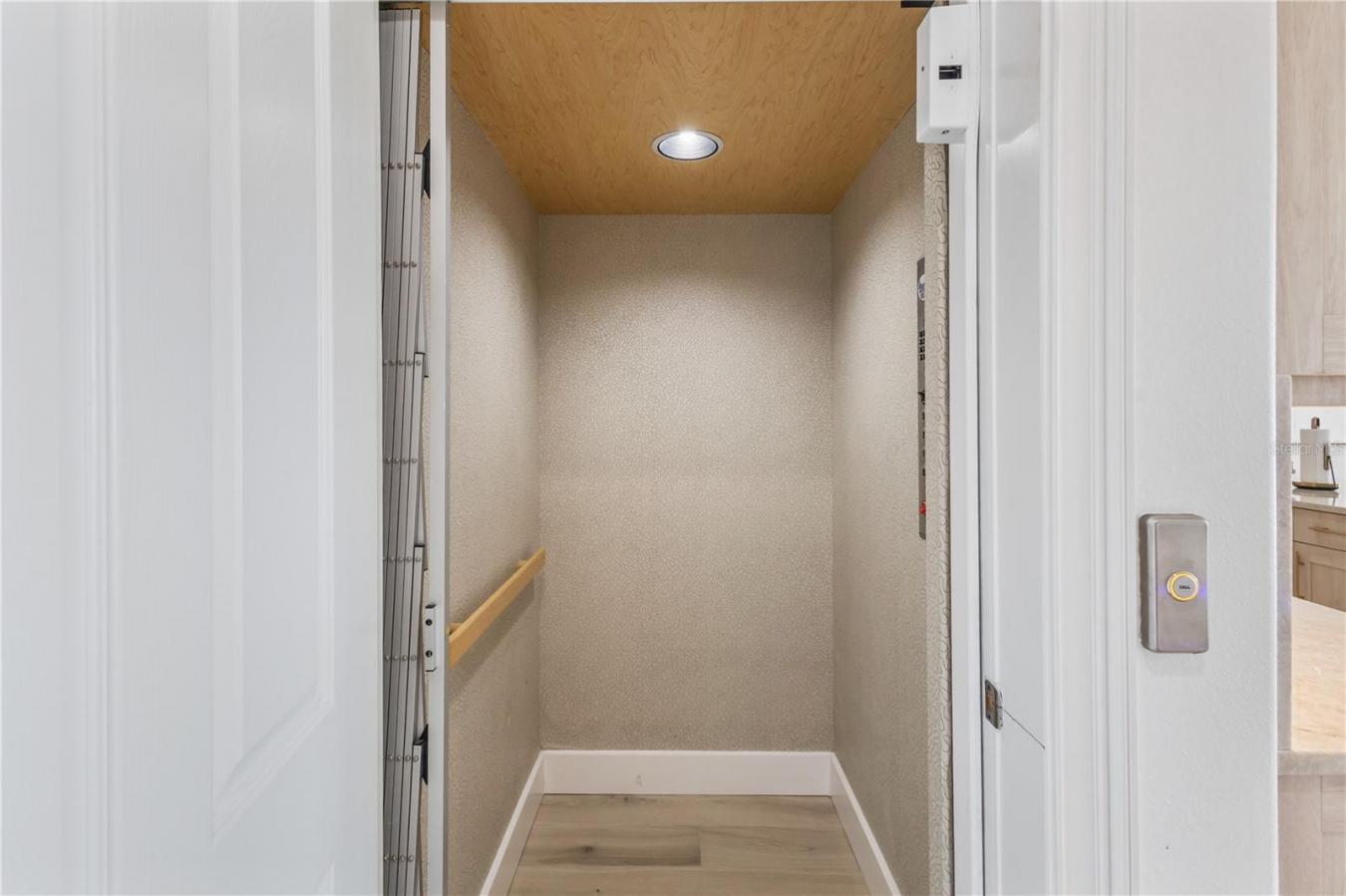 SARASOTA, Sarasota, 34242, United States, 5 Bedrooms Bedrooms, ,5 BathroomsBathrooms,Residential,For Sale,1996532