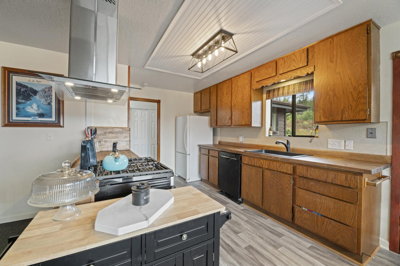 Merlin, Josephine, 97532, United States, 4 Bedrooms Bedrooms, ,3 BathroomsBathrooms,Residential,For Sale,1996531