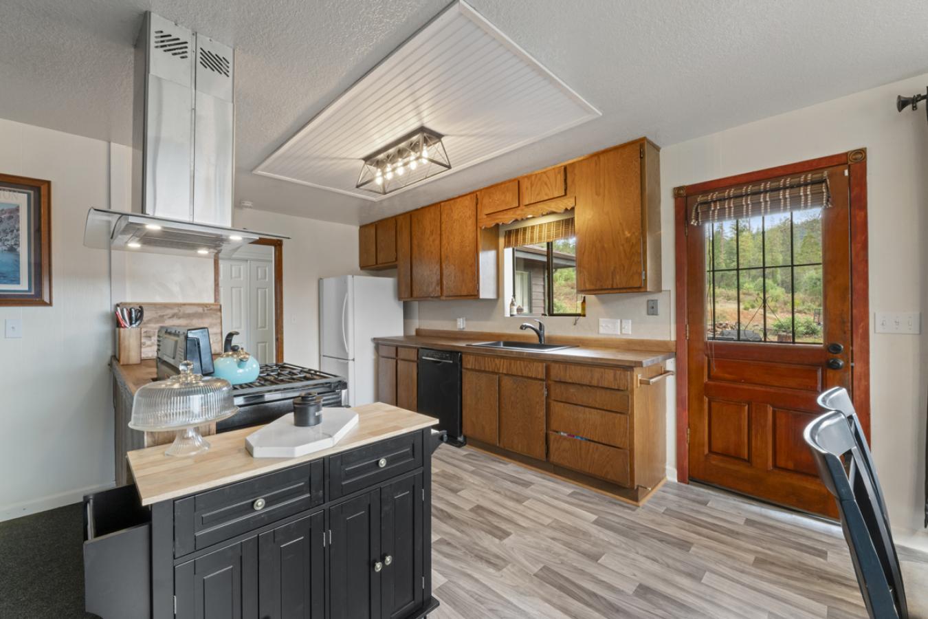 Merlin, Josephine, 97532, United States, 4 Bedrooms Bedrooms, ,3 BathroomsBathrooms,Residential,For Sale,1996531