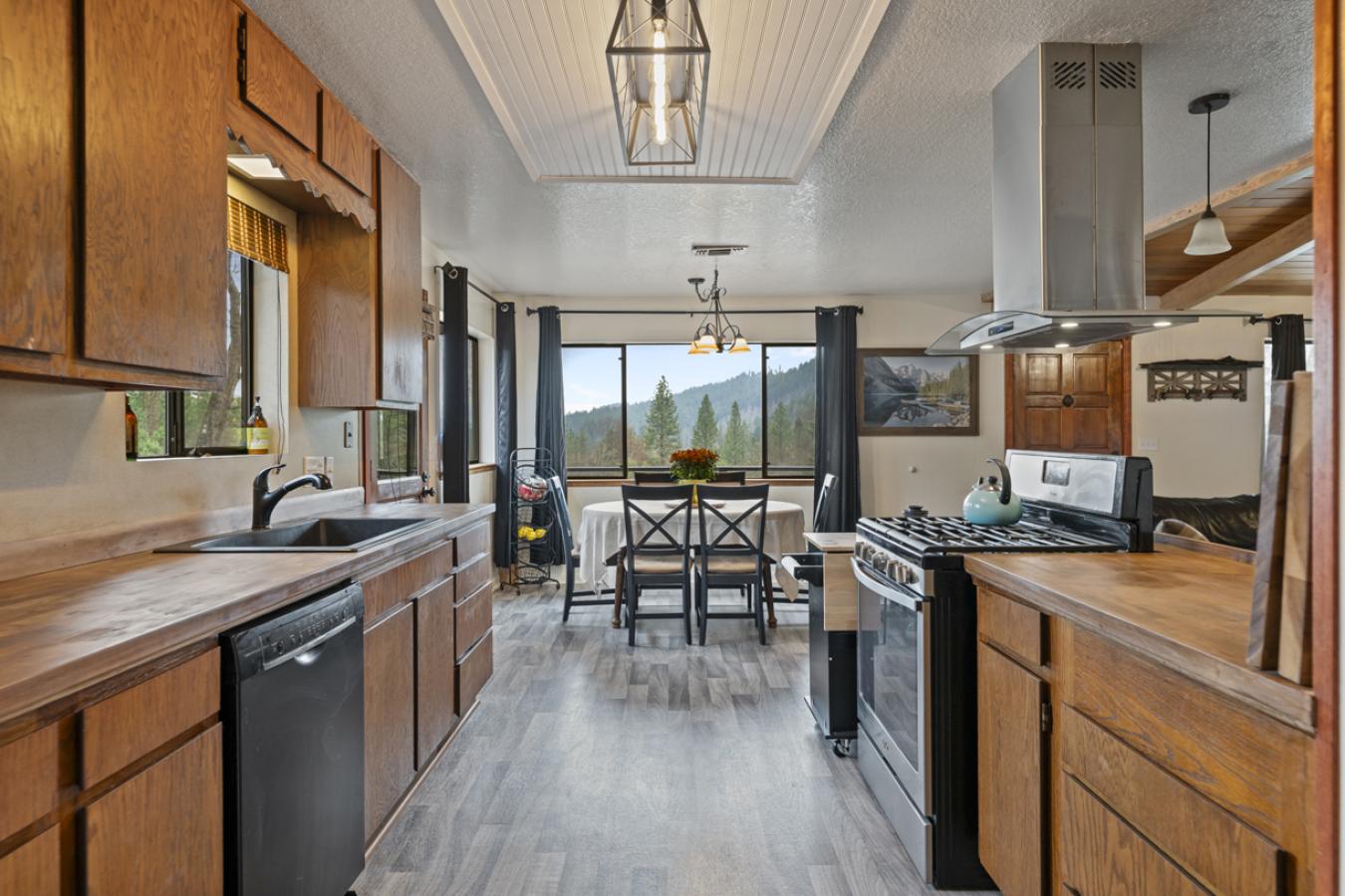 Merlin, Josephine, 97532, United States, 4 Bedrooms Bedrooms, ,3 BathroomsBathrooms,Residential,For Sale,1996531