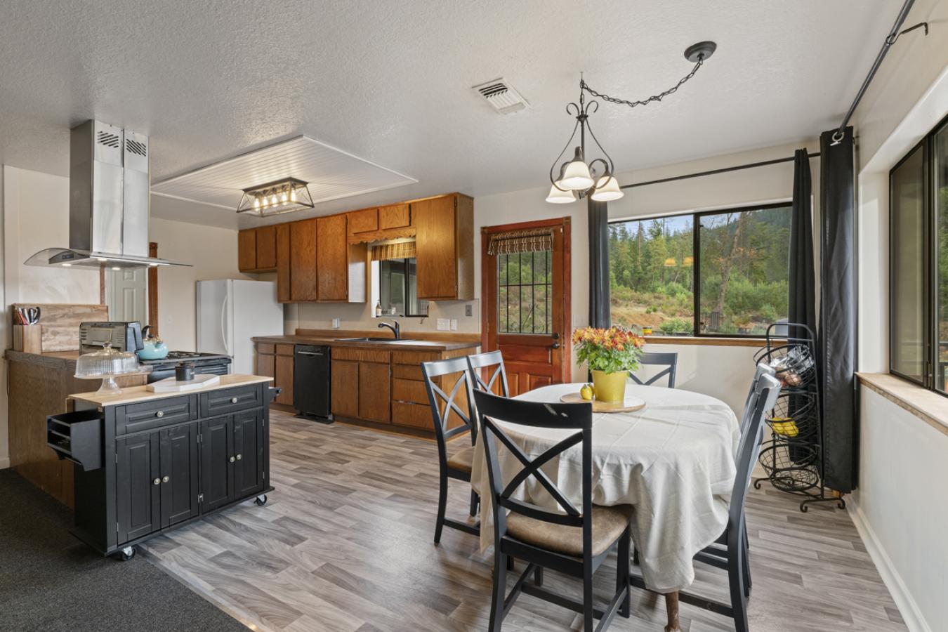 Merlin, Josephine, 97532, United States, 4 Bedrooms Bedrooms, ,3 BathroomsBathrooms,Residential,For Sale,1996531