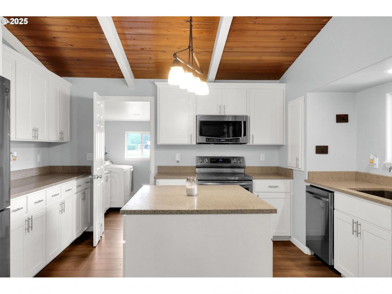 Cheshire, Lane, 97419, United States, 3 Bedrooms Bedrooms, ,2 BathroomsBathrooms,Residential,For Sale,2003875