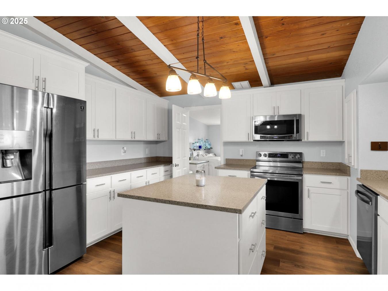 Cheshire, Lane, 97419, United States, 3 Bedrooms Bedrooms, ,2 BathroomsBathrooms,Residential,For Sale,2003875