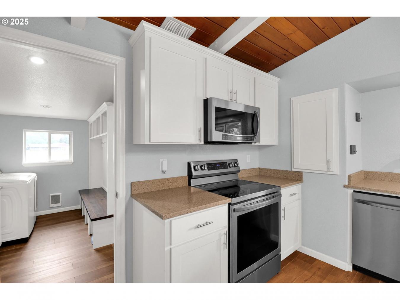 Cheshire, Lane, 97419, United States, 3 Bedrooms Bedrooms, ,2 BathroomsBathrooms,Residential,For Sale,2003875