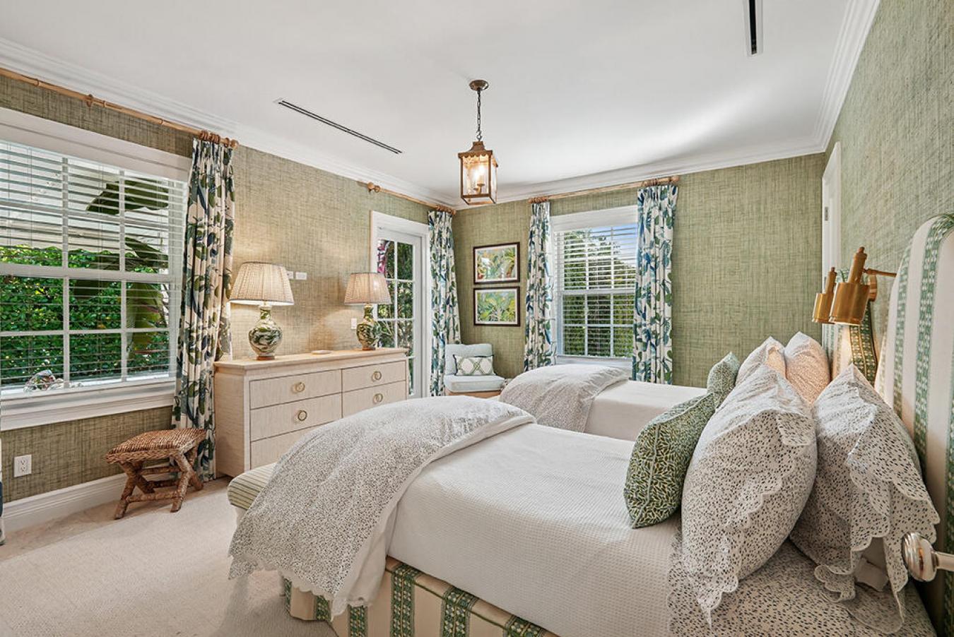 Palm Beach, Florida, 33480, United States, 3 Bedrooms Bedrooms, ,3 BathroomsBathrooms,Residential,For Sale,1996686