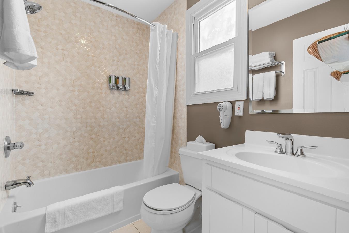 Hampton Bays, New York, 11946, United States, ,Residential,For Sale,1996685