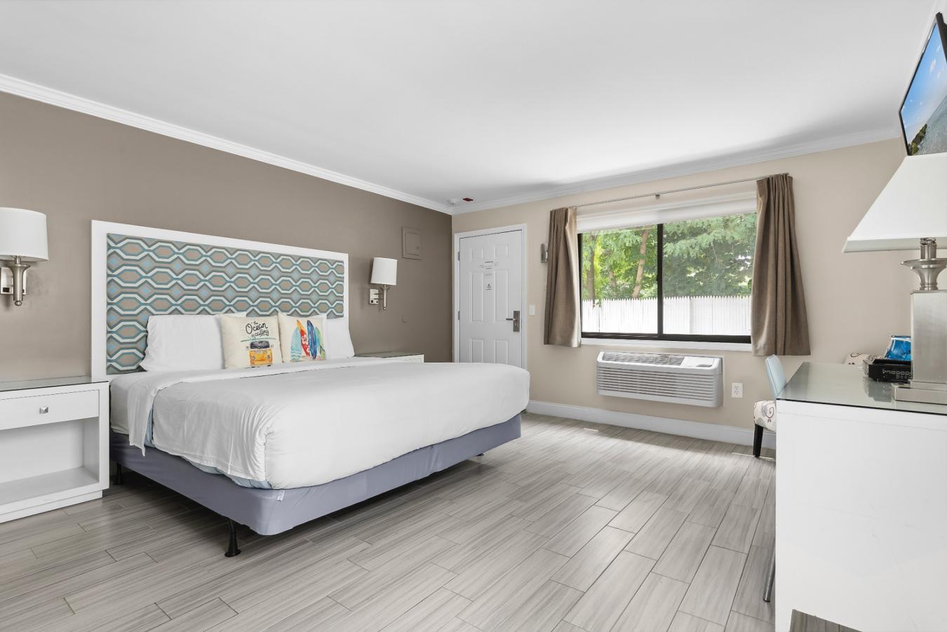 Hampton Bays, New York, 11946, United States, ,Residential,For Sale,1996685