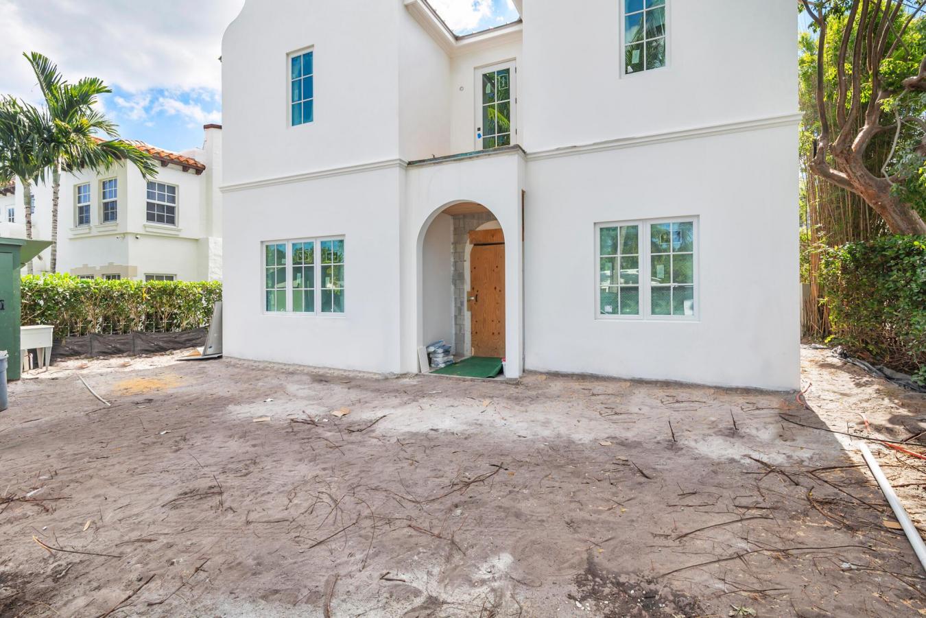 West Palm Beach, Florida, 33405, United States, 6 Bedrooms Bedrooms, ,6 BathroomsBathrooms,Residential,For Sale,1996683