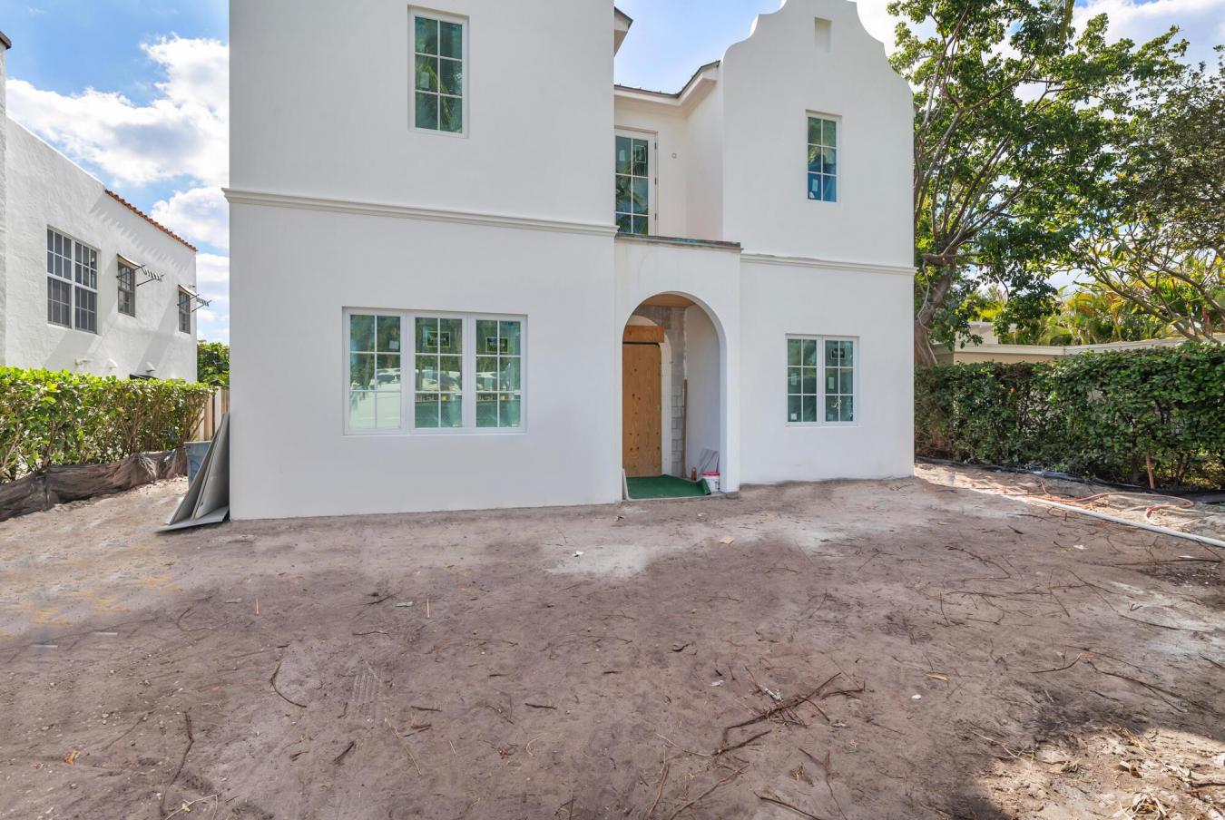 West Palm Beach, Florida, 33405, United States, 6 Bedrooms Bedrooms, ,6 BathroomsBathrooms,Residential,For Sale,1996683