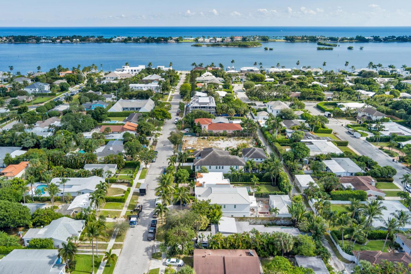 West Palm Beach, Florida, 33405, United States, 6 Bedrooms Bedrooms, ,6 BathroomsBathrooms,Residential,For Sale,1996683