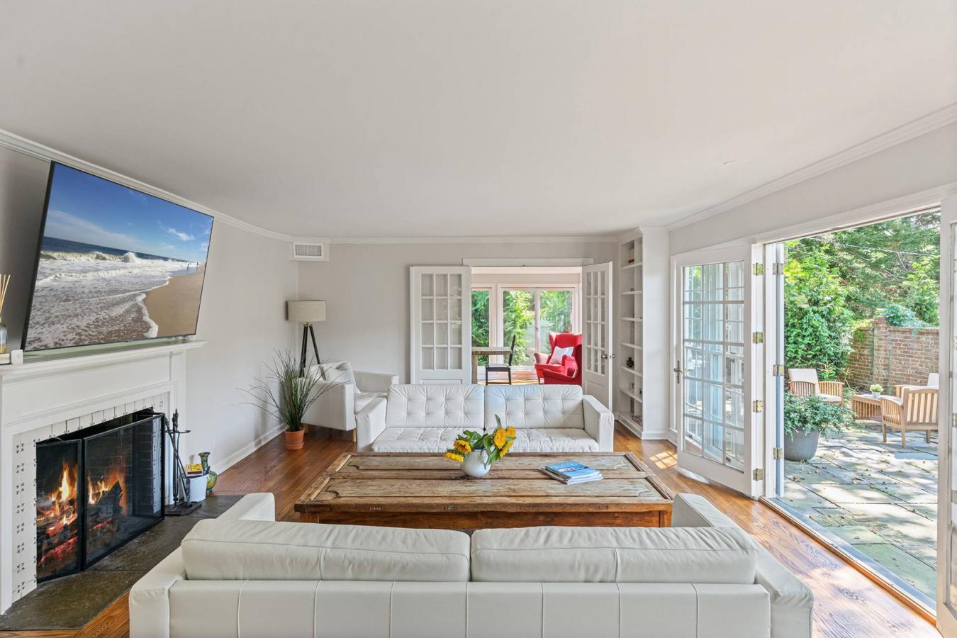 Quiogue, New York, 11978, United States, 4 Bedrooms Bedrooms, ,3 BathroomsBathrooms,Residential,For Sale,2003874