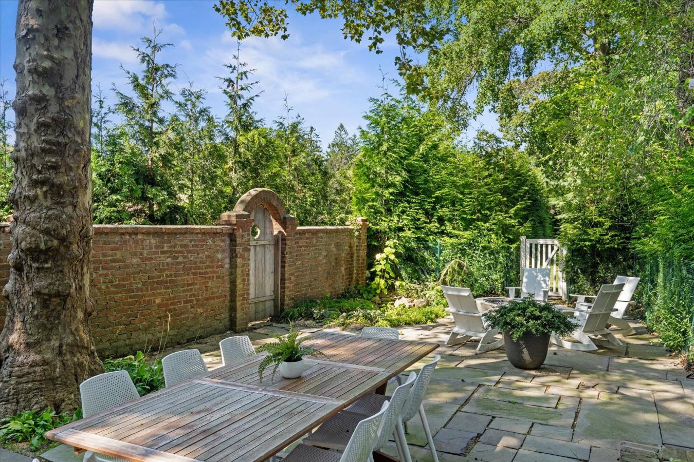 Quiogue, New York, 11978, United States, 4 Bedrooms Bedrooms, ,3 BathroomsBathrooms,Residential,For Sale,2003874