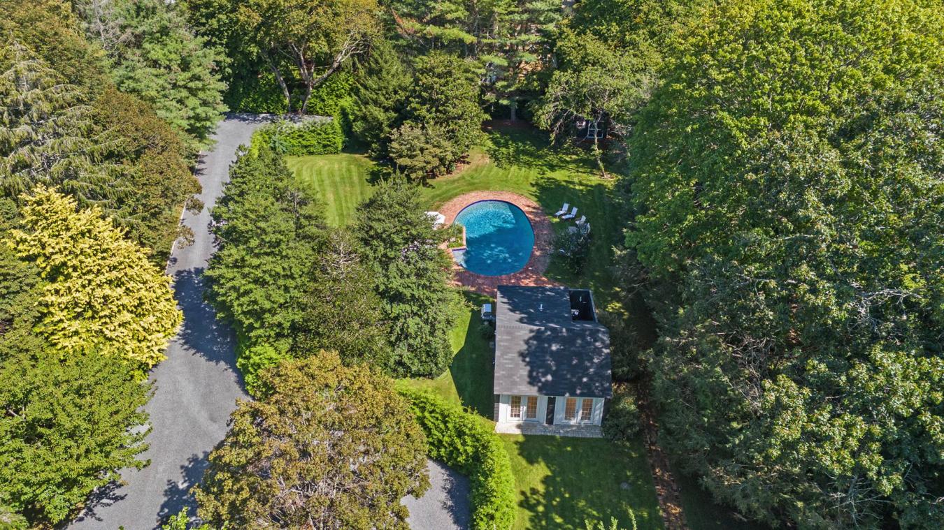 Quiogue, New York, 11978, United States, 4 Bedrooms Bedrooms, ,3 BathroomsBathrooms,Residential,For Sale,2003874