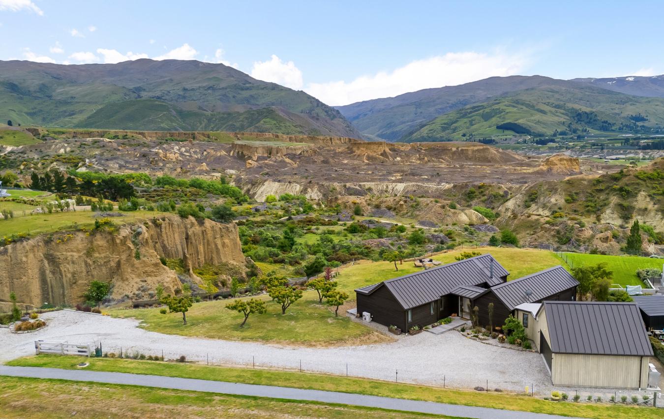 Bannockburn, 9384, New Zealand, 3 Bedrooms Bedrooms, ,2 BathroomsBathrooms,Residential,For Sale,1998094