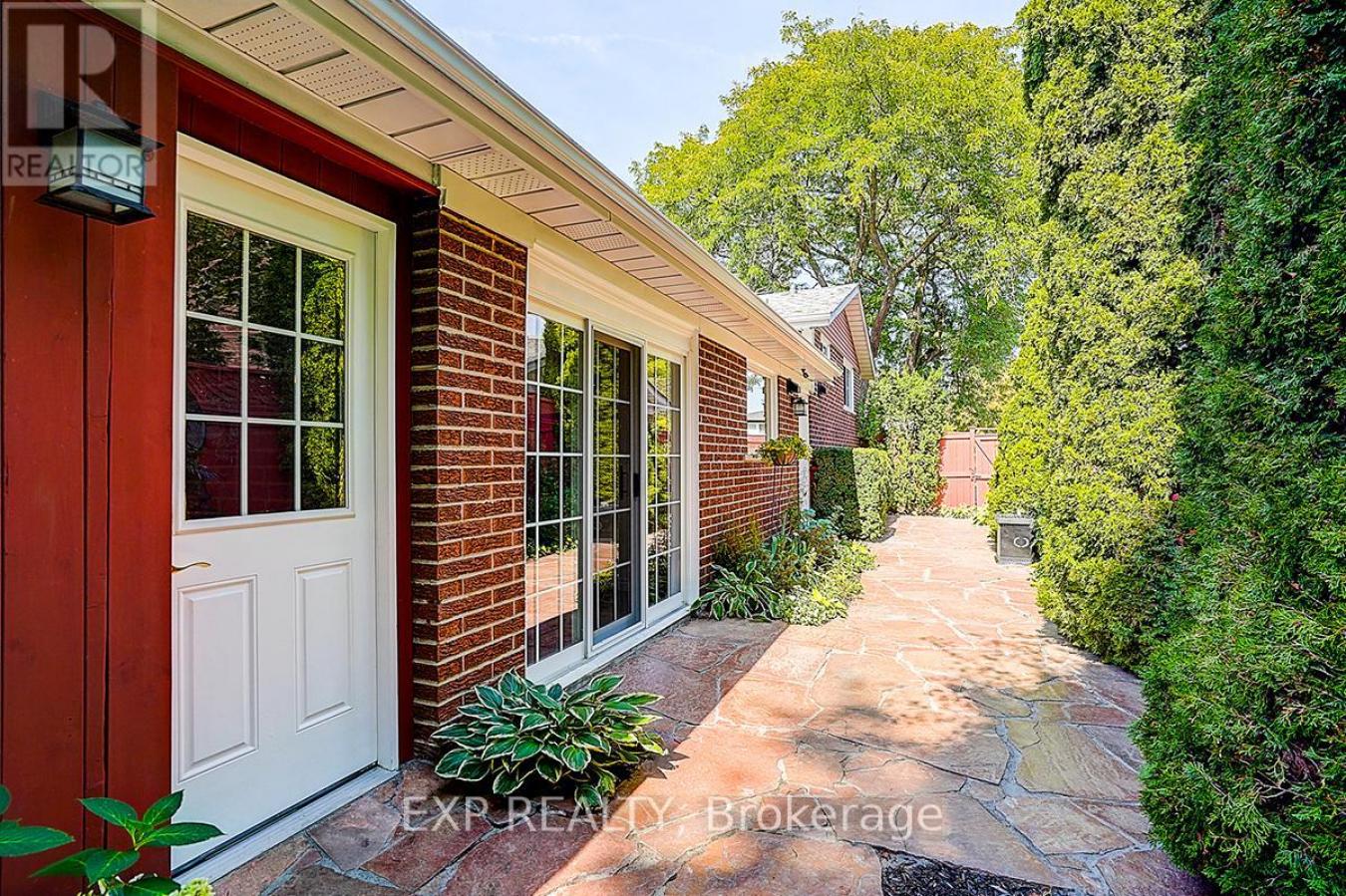 Toronto, ON, M2J2Z7, Canada, 3 Bedrooms Bedrooms, ,2 BathroomsBathrooms,Residential,For Sale,1997840