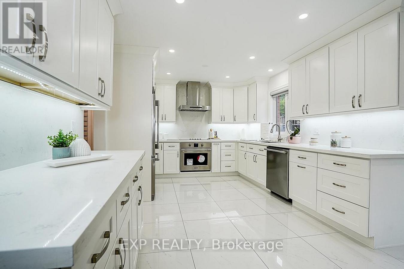 Bradford West Gwillimbury, ON, L3Z3B7, Canada, 5 Bedrooms Bedrooms, ,5 BathroomsBathrooms,Residential,For Sale,1997841