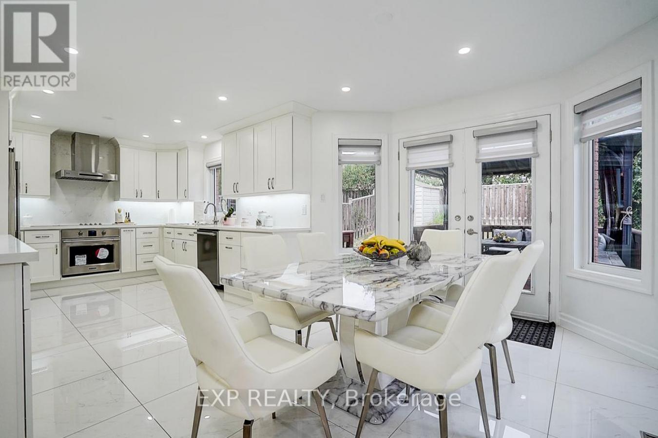 Bradford West Gwillimbury, ON, L3Z3B7, Canada, 5 Bedrooms Bedrooms, ,5 BathroomsBathrooms,Residential,For Sale,1997841