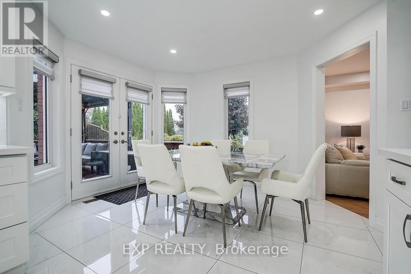 Bradford West Gwillimbury, ON, L3Z3B7, Canada, 5 Bedrooms Bedrooms, ,5 BathroomsBathrooms,Residential,For Sale,1997841